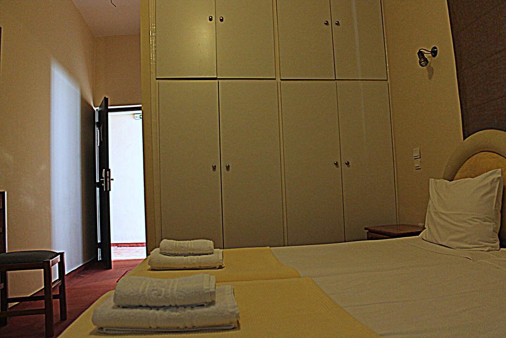 Hotel Drosia Messini Bagian luar foto
