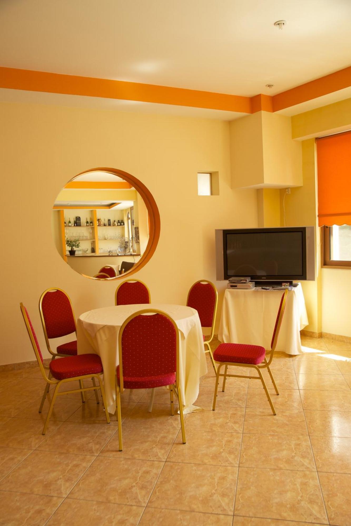 Hotel Drosia Messini Bagian luar foto
