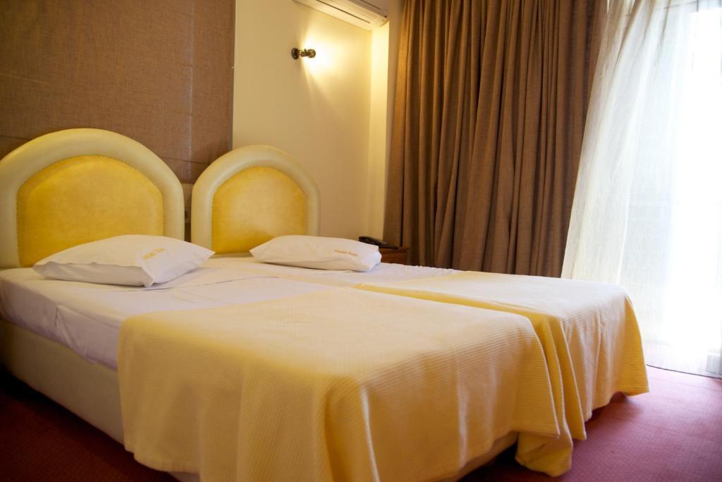 Hotel Drosia Messini Bagian luar foto