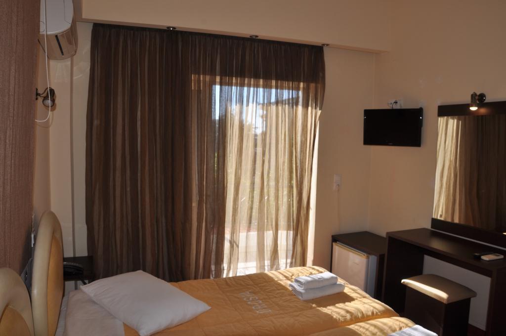 Hotel Drosia Messini Bagian luar foto