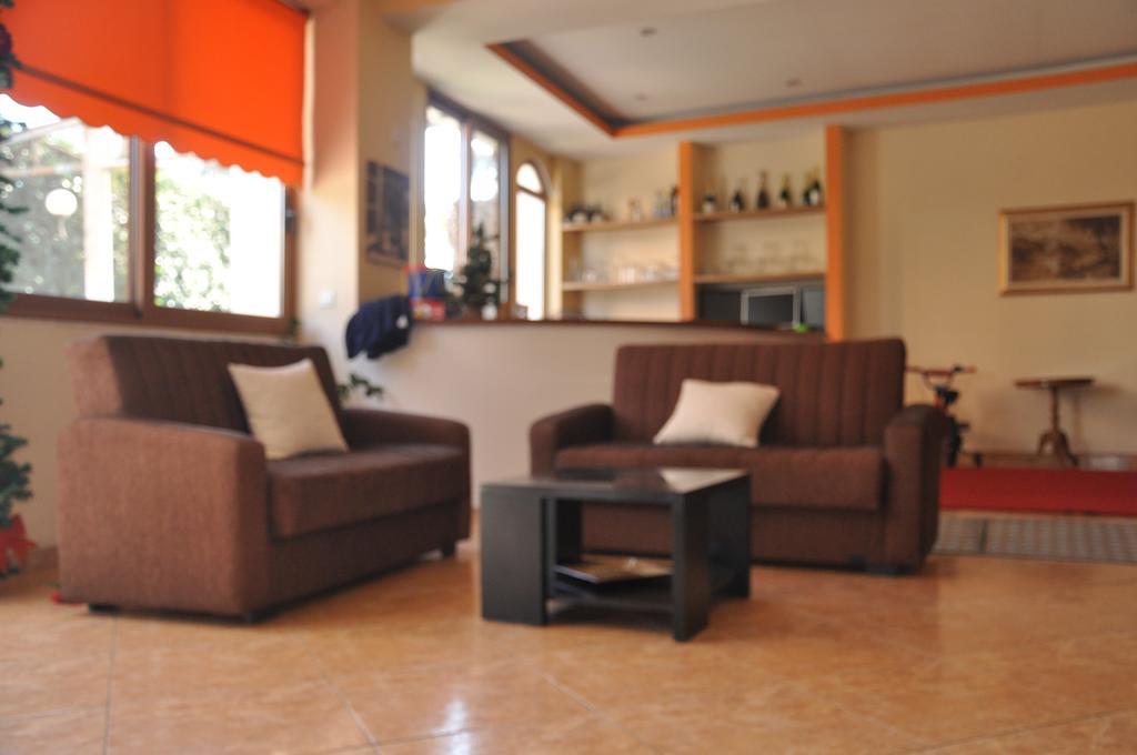 Hotel Drosia Messini Bagian luar foto