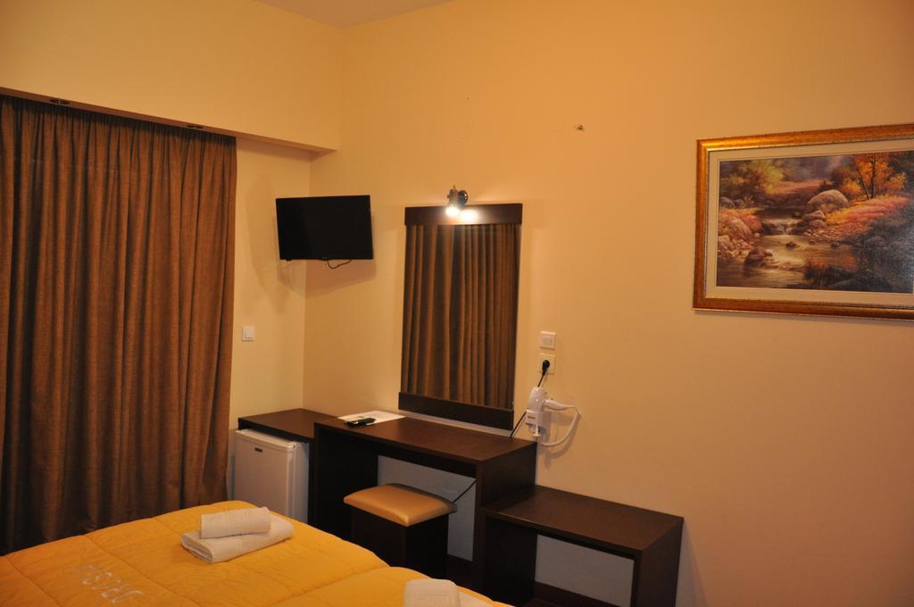 Hotel Drosia Messini Bagian luar foto