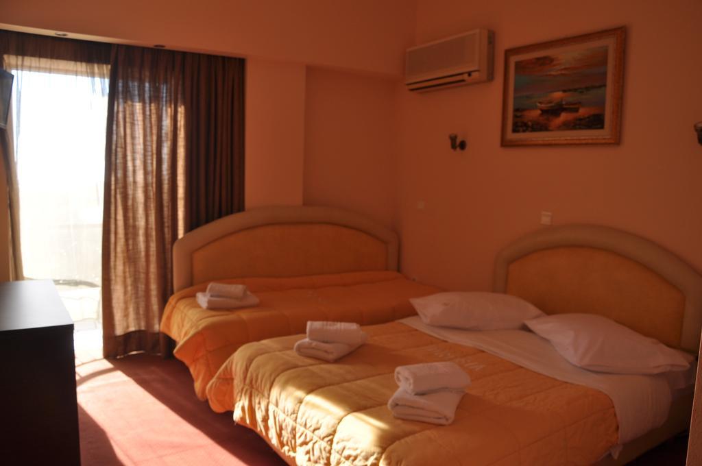 Hotel Drosia Messini Bagian luar foto