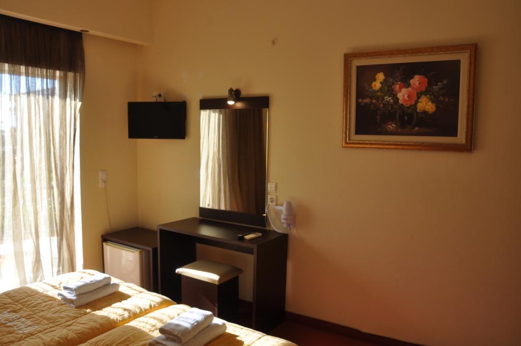 Hotel Drosia Messini Bagian luar foto
