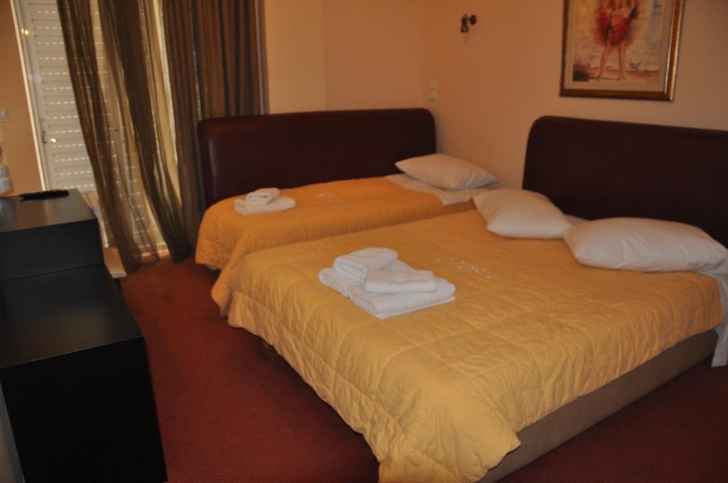 Hotel Drosia Messini Bagian luar foto