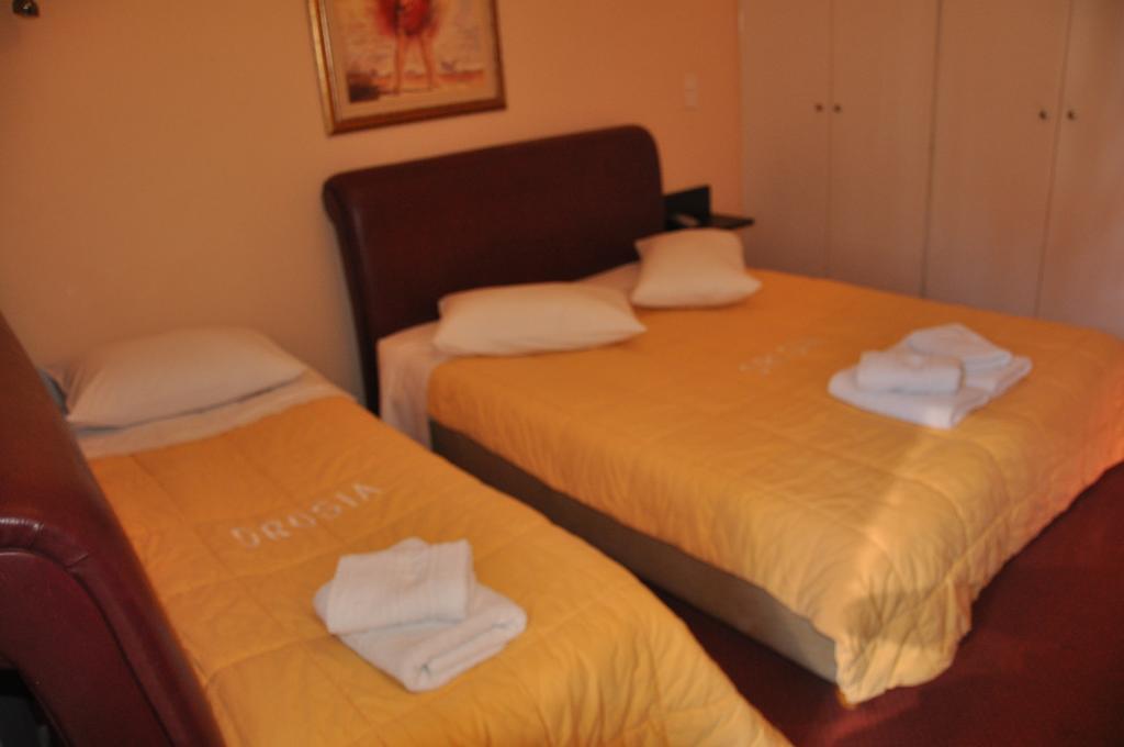 Hotel Drosia Messini Bagian luar foto