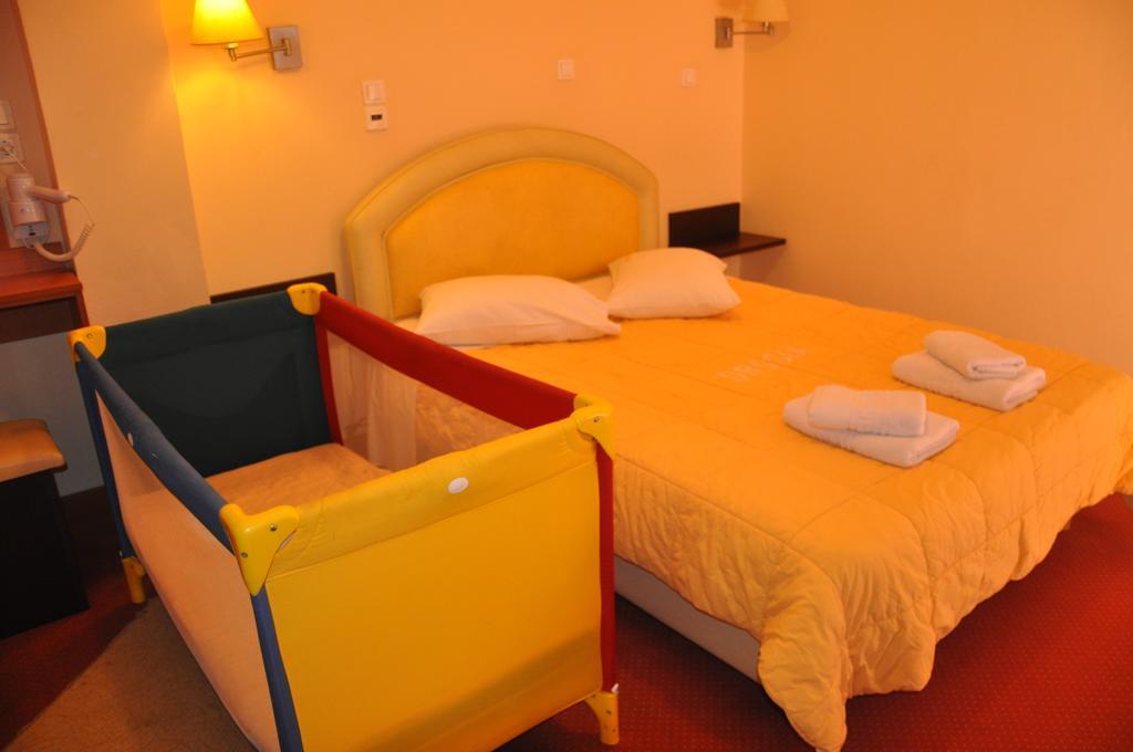 Hotel Drosia Messini Bagian luar foto